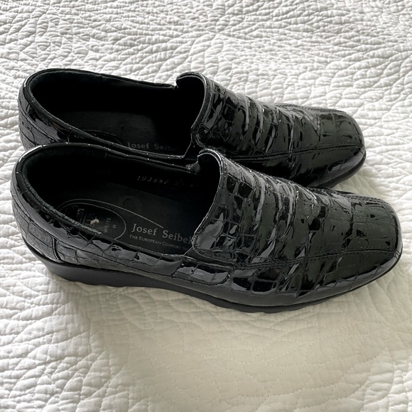Josef Seibel Shoes - Women’s Josef Siebel Black Patent Leather Allligator Loafers Flat Shoes Size 39